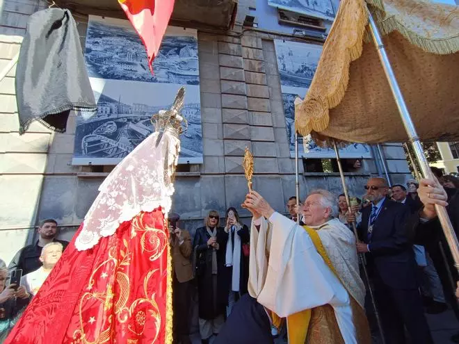 La procesión de "El Encuentro", pone fin a la Semana Santa candasina: las imágenes