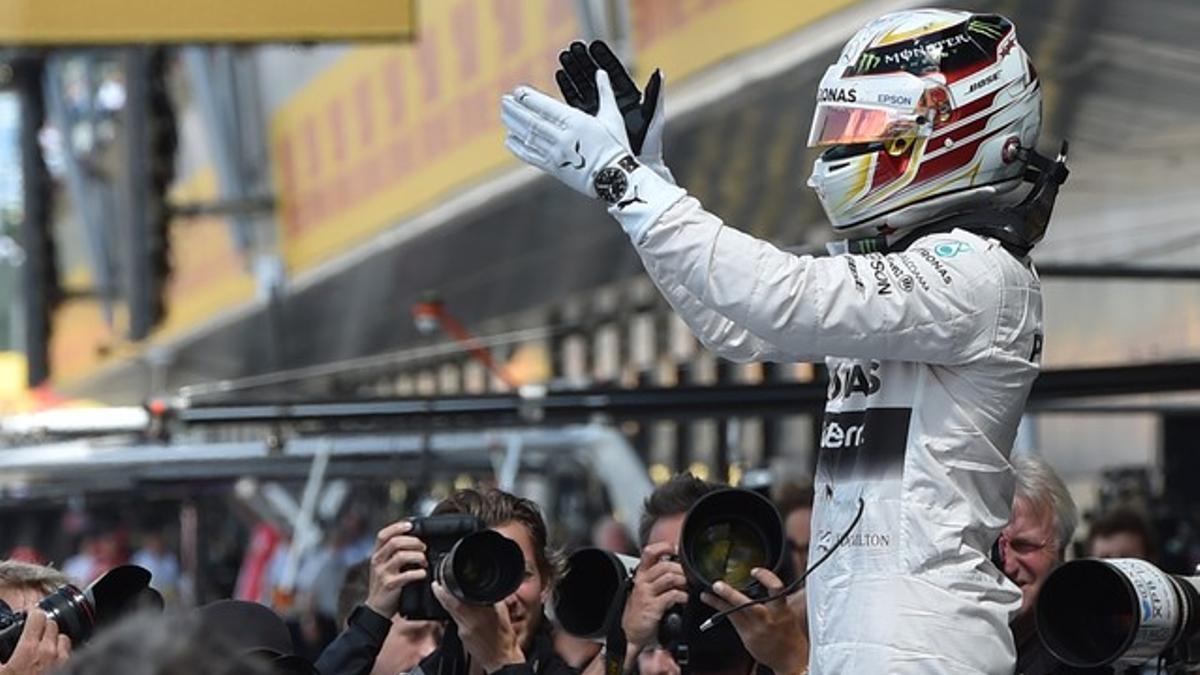 Lewis Hamilton celebra su 'pole' número 46