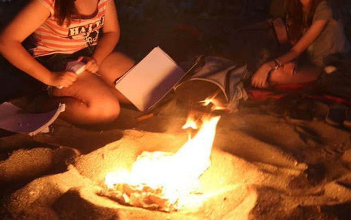 Una hoguera encendida en la noche más mágica del año. | L.O.