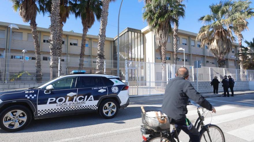 Un alumno de 13 años sufre una agresión con un cuchillo a la puerta del instituto de Valencia