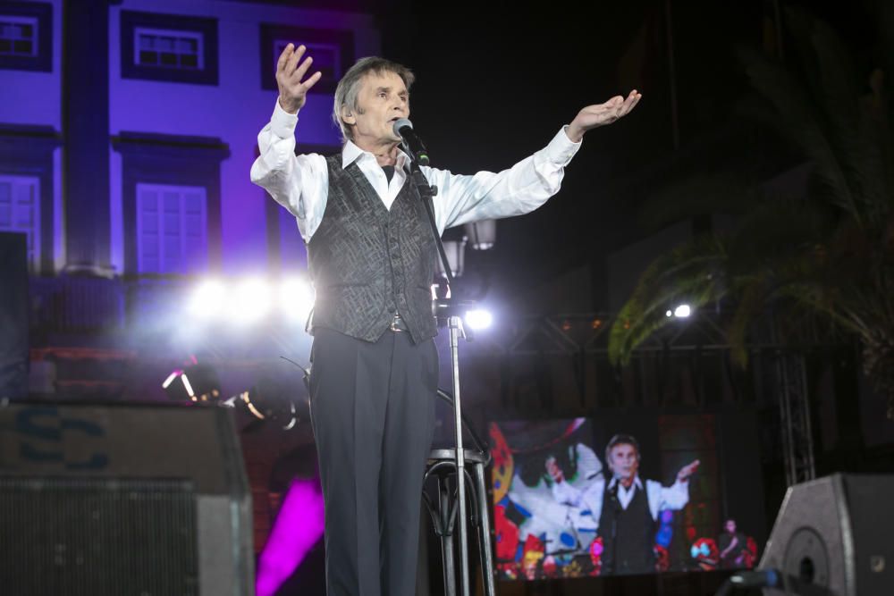 15.02.19. Las Palmas de Gran Canaria. Carnaval 2019. Pregón de Manolo Vieira y la Chirimurga del timple. Plaza de Santa Ana. Foto Quique Curbelo  | 15/02/2019 | Fotógrafo: Quique Curbelo