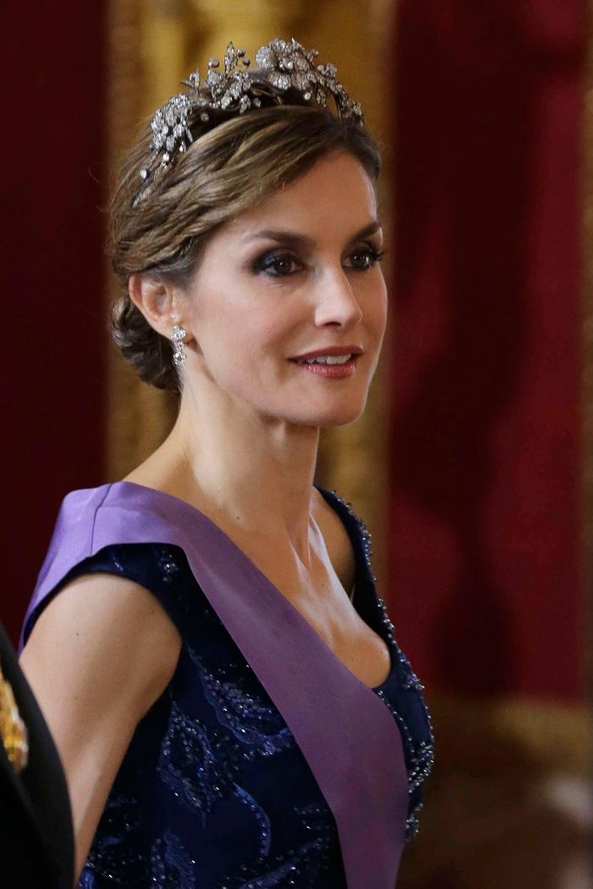 Letizia Ortiz, espectacular con maquillaje azul