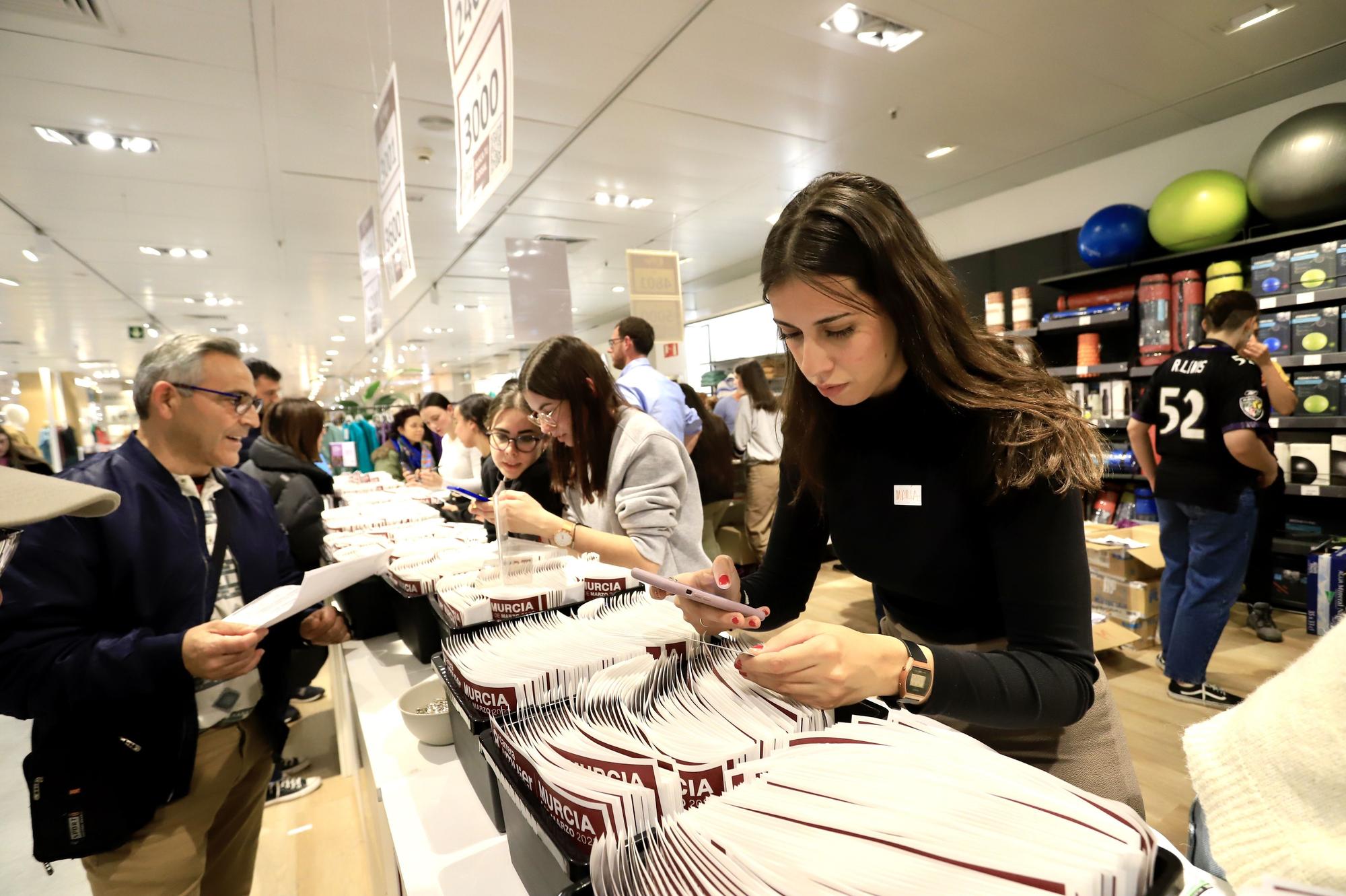 Entrega de dorsales de la Carrera de la Mujer de Murcia 2023 (jueves por la tarde)