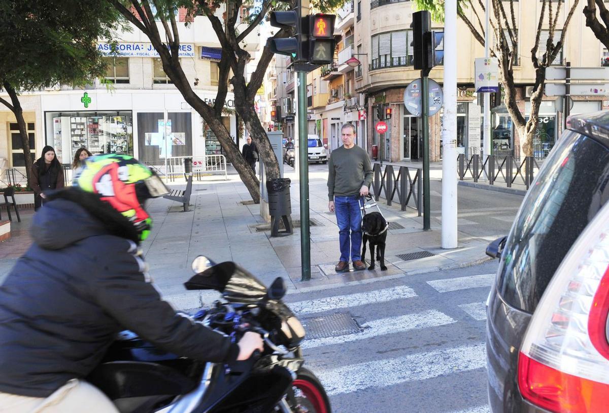 La ONCE acusa al Ayuntamiento de ignorar sus necesidades sobre semáforos sonoros