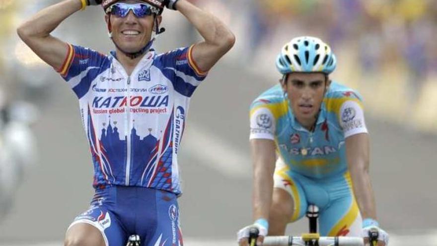 Rodríguez y Contador en la llegada de Mende.