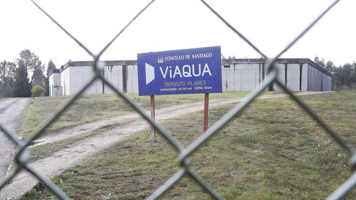 Depósito de auga no lugar de Vilares, en Santiago