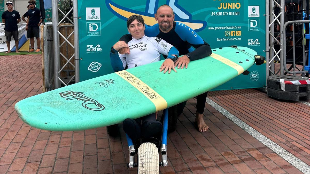 Anna Ortiz, junto a su entrenador, Alex Sadaba.