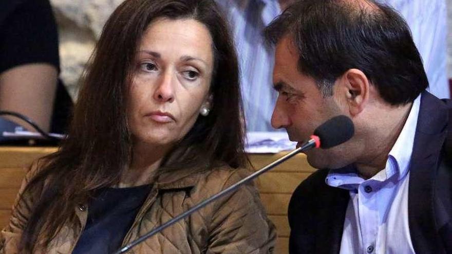 Belén Villar y Salvador González Solla en un pleno. // A. Hernández