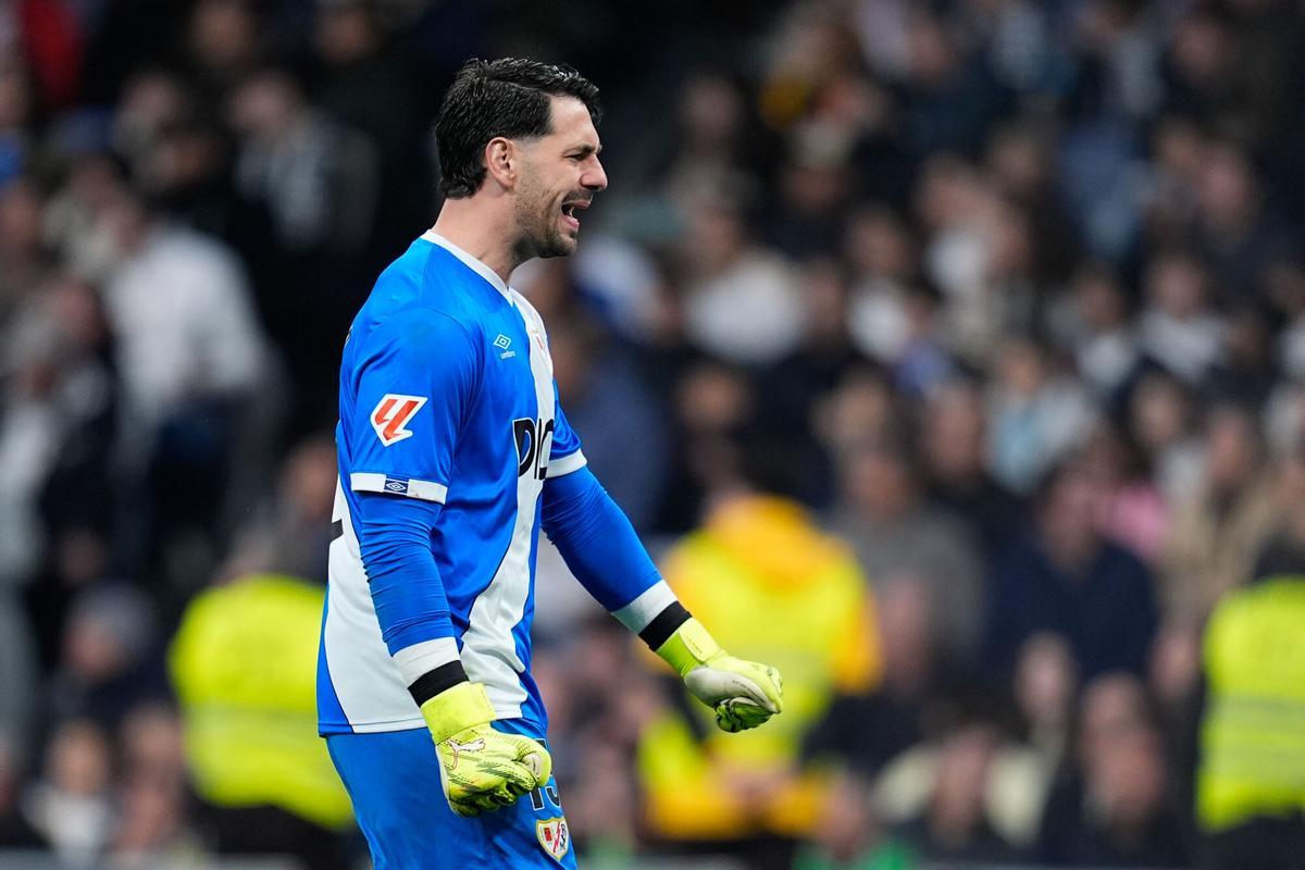 Augusto Batalla of Rayo Vallecano celebrates a goal scored by Jorge de Frutos of Rayo Vallecano during the Spanish League, LaLiga EA Sports, football match played between Real Madrid and Rayo Vallecano at Santiago Bernabeu stadium on February 01, 2026, in Madrid, Spain. AFP7 01/02/2026 ONLY FOR USE IN SPAIN. Dennis Agyeman / AFP7 / Europa Press;2026;SOCCER;SPAIN;SPORT;ZSOCCER;ZSPORT;Real Madrid v Rayo Vallecano - LaLiga EA Sports;