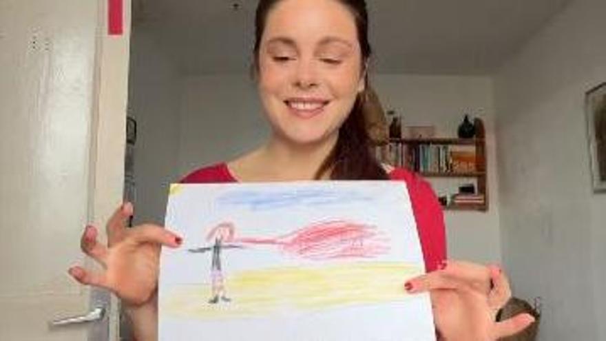 Una artista mallorquina busca a la niña que le regaló un dibujo en un concierto hace más de una década