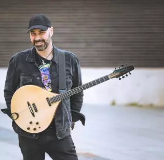 Xosé Liz: «Con Indala procuro dar unha nova volta á fusión do folk e o rock»