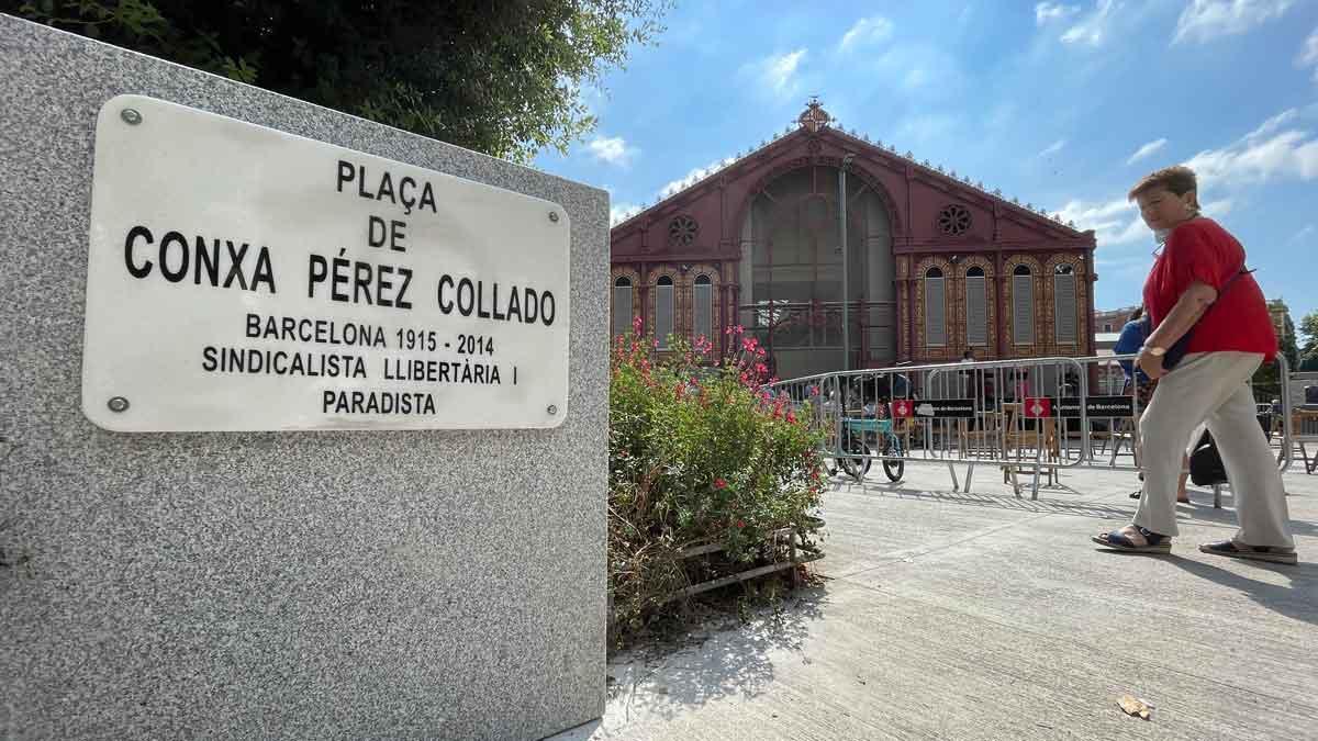 Inauguración de la placa dedicada a Conxa Pérez