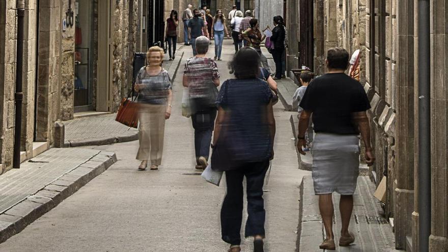 Viananants al nucli antic de Solsona