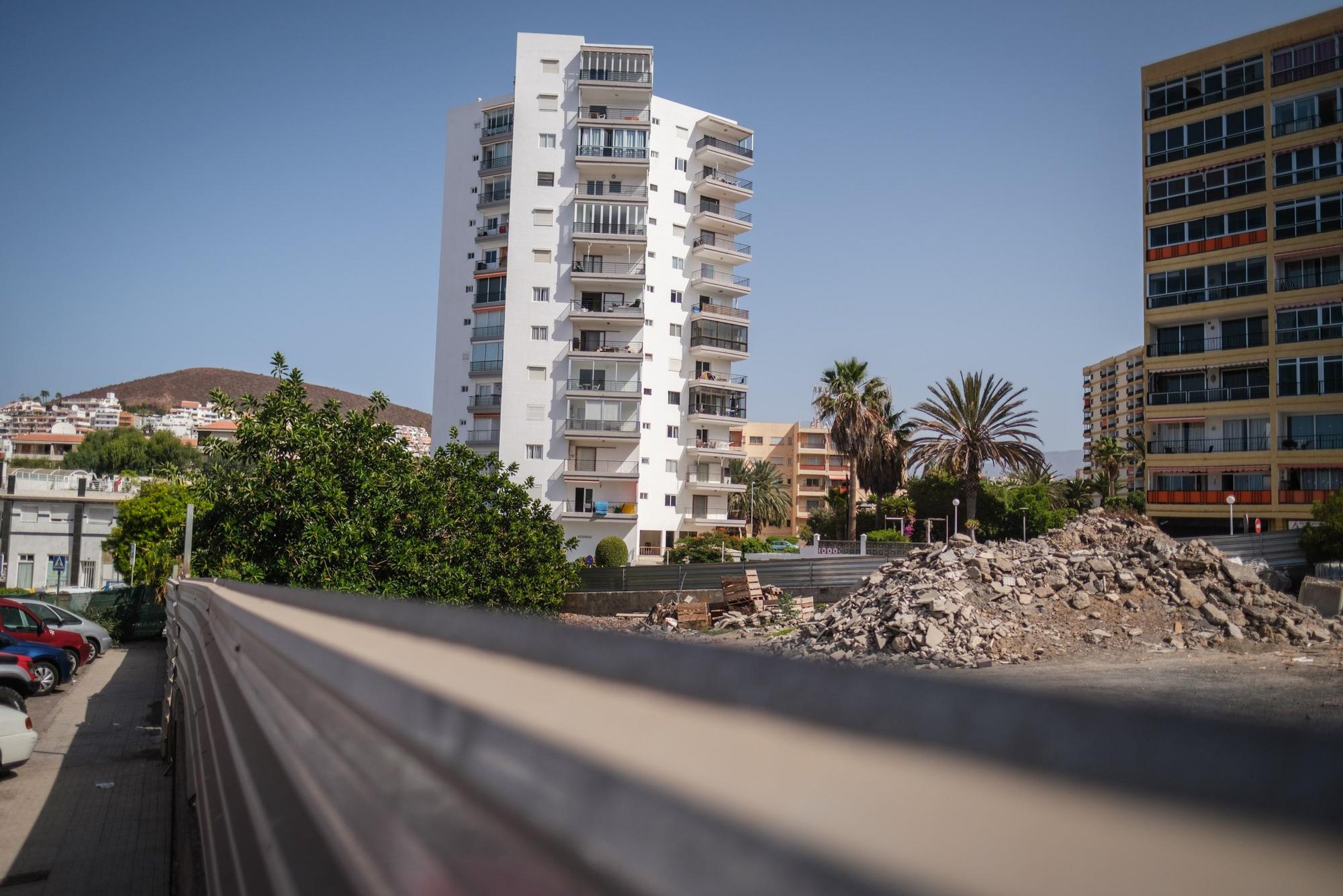 Mal estado de la calle El Coronel, en Arona