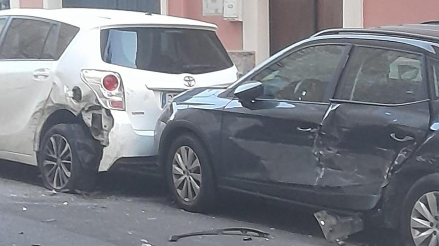 FOTOS | Un conductor ebrio causa graves destrozos al chocar contra nueve vehículos en Palma