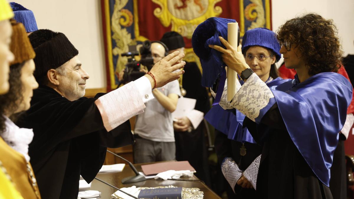 Emmannuel Charpentier, nueva "honoris causa" por la Universidad de Oviedo: "La ciencia es el instrumento más poderoso para comprender el mundo y actuar sobre él con prudencia”