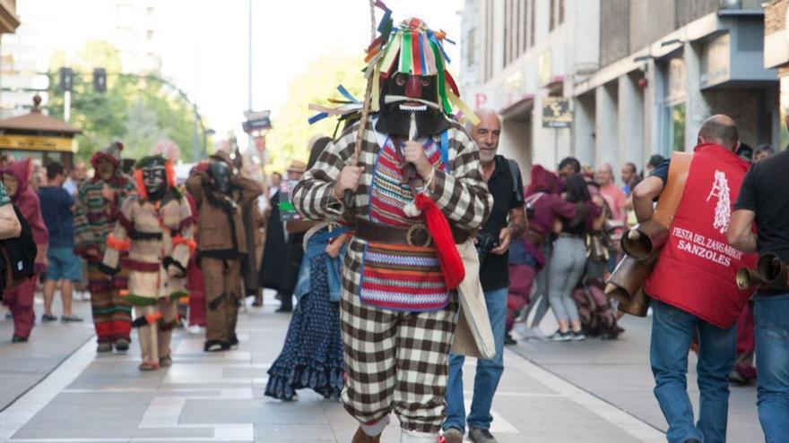 El Zangarrón de Sanzoles, durante el desfile de 2018. |