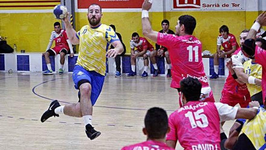 Gerard March, en una jugada del partit d&#039;ahir a Sarrià.