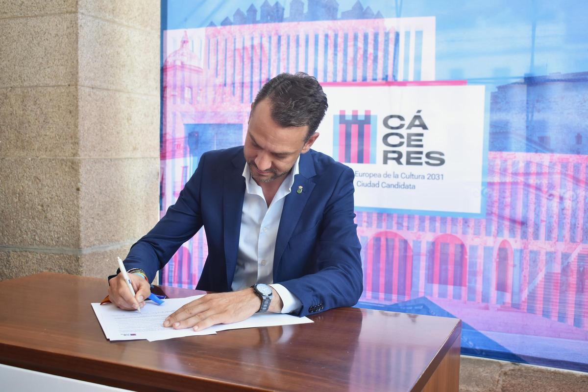 Galería | Extremadura cierra filas con Cáceres 2031