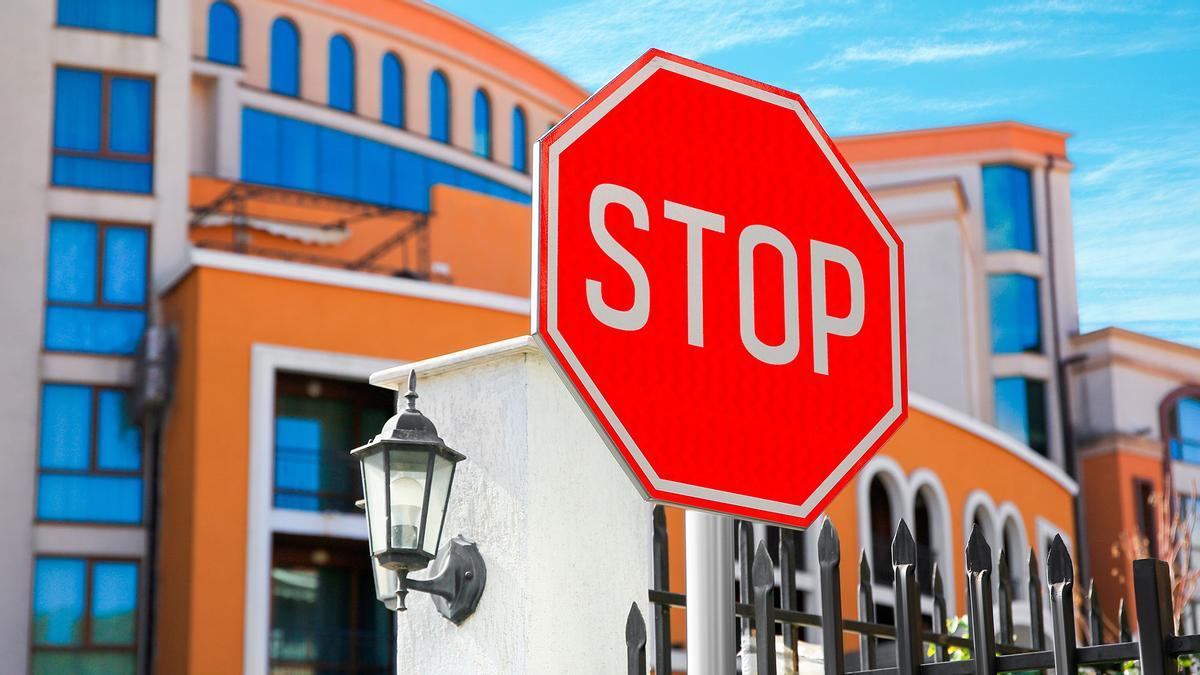 Los conductores empiezan a recibir las primeras multas por los nuevos radares en las señales de Stop: esta es la forma de identificarlos