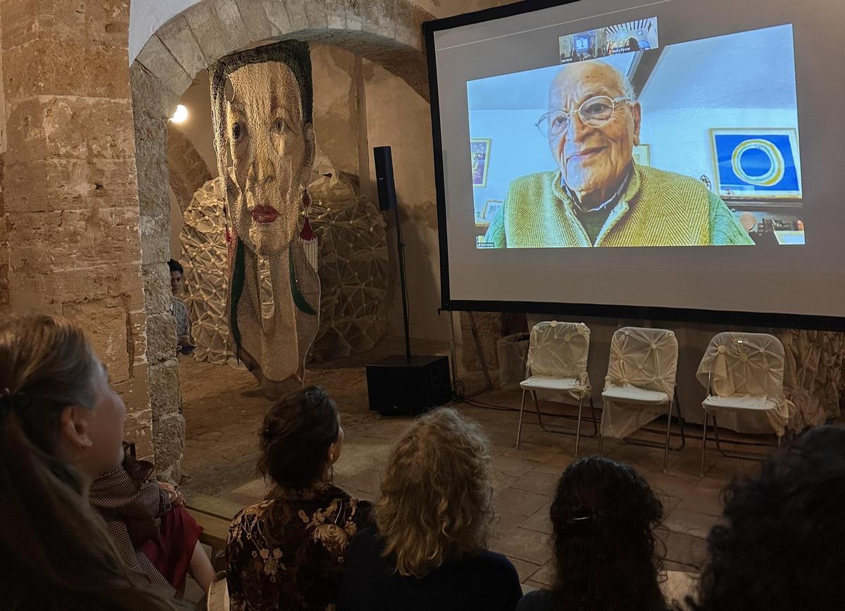 Der britsich-indische Aktivist Satish Kumar sprach bei der Eröffnung via Live-Videoschaltung zu den Teilnehmern