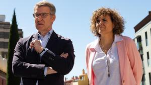 El líder del PP, Alberto Núñez Feijóo y la vicepresidenta y portavoz del Partido Popular en el Parlamento Europeo y directora de la campaña catalana, Dolors Montserrat.