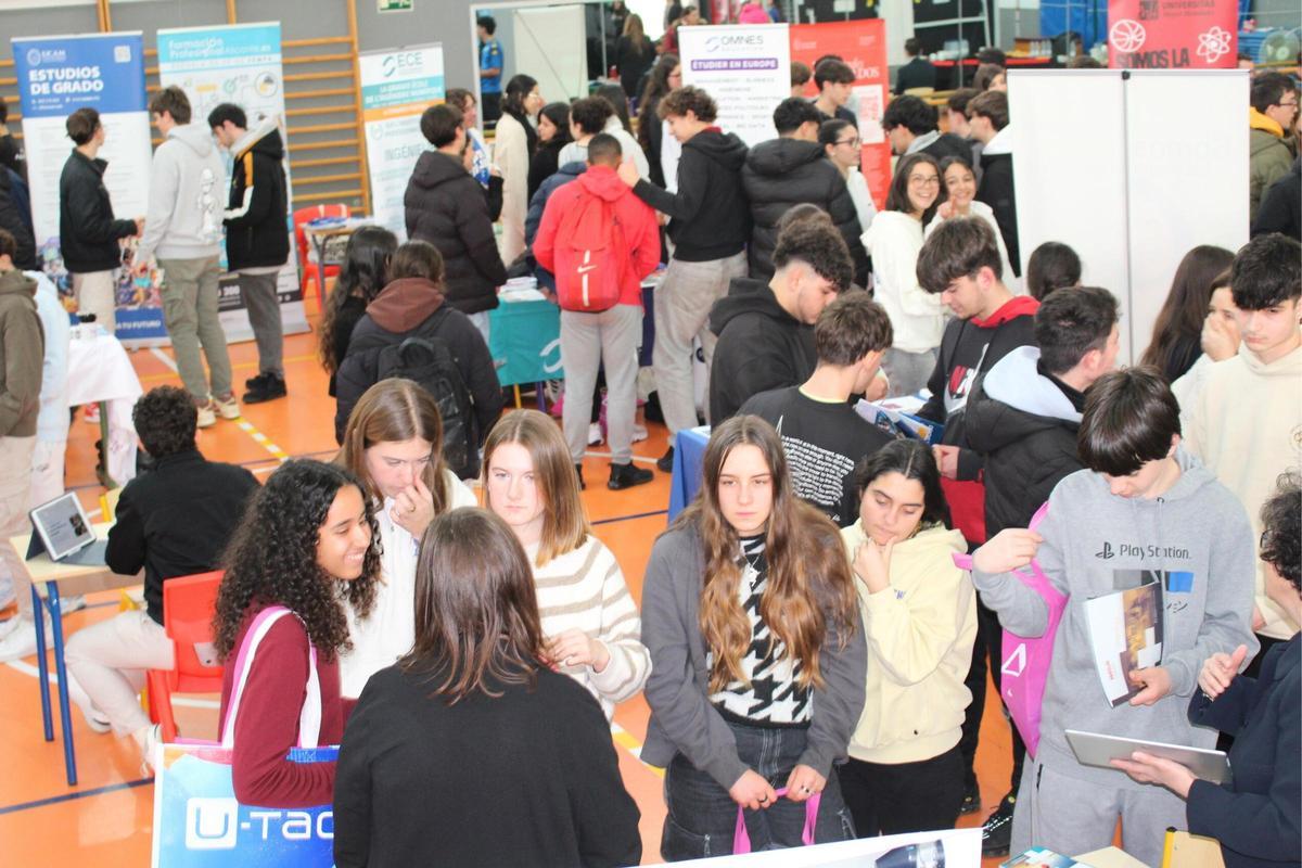 Durante la jornada, alumnos, familias y docentes podrán visitar los distintos stands informativos
