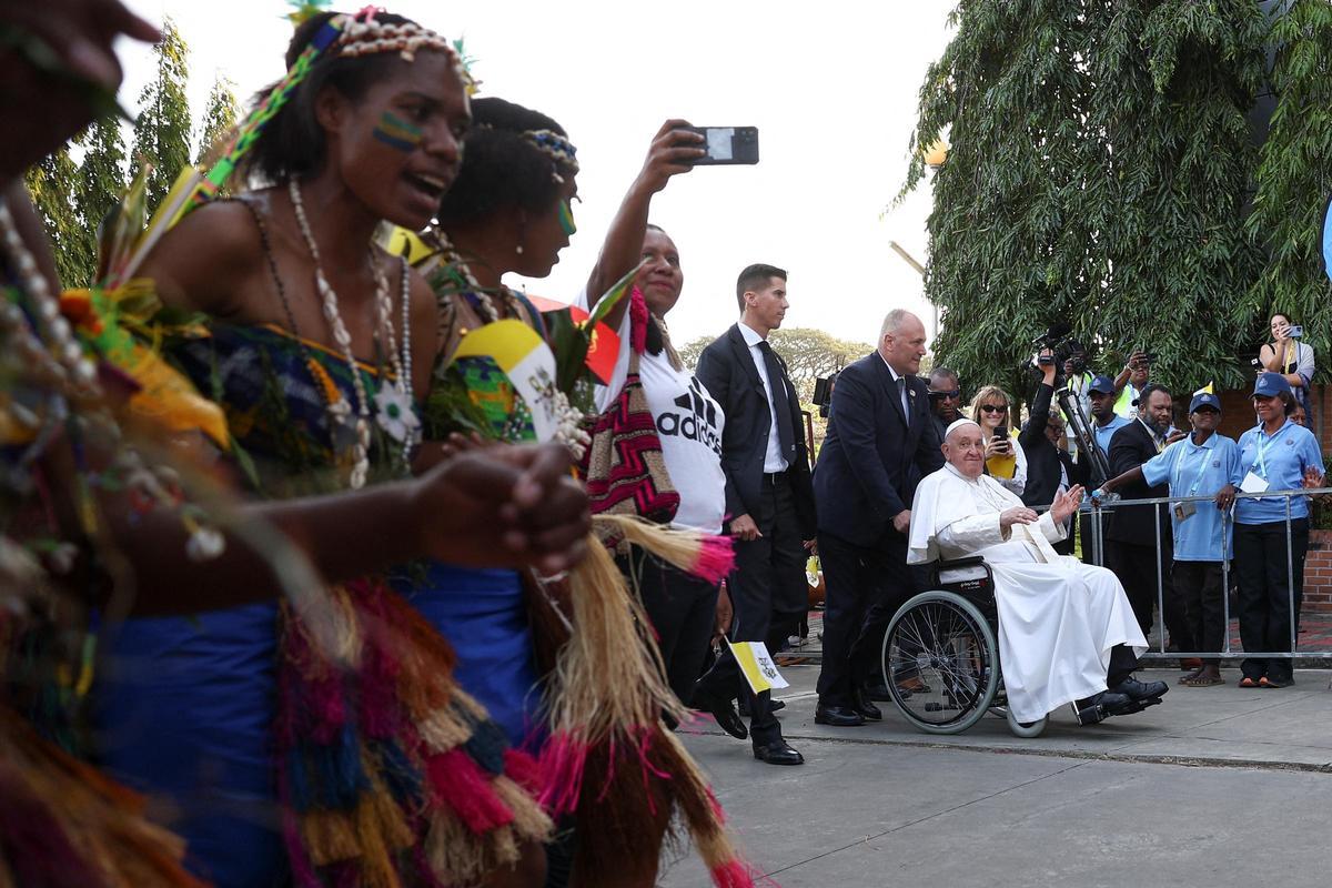 El Papa Francisco visita Nueva Guinea