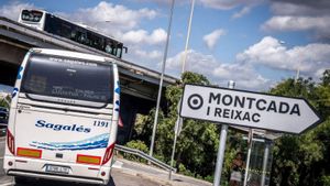 Moventis i Sagalés gestionen la meitat del sector del bus interurbà