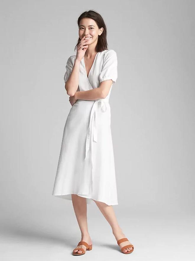 Vestido 'wrap' blanco de la marca GAP