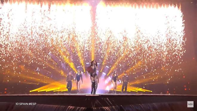 Cascada de pirotécnica de Chanel Terrero en Eurovisión