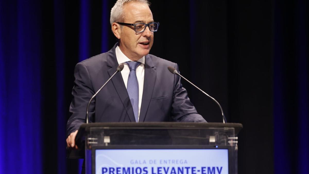 El director de Levante-EMV, José Luis Valencia, durante su discurso.
