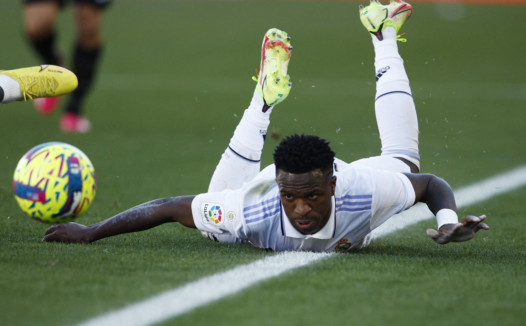 Vinicius es derribado en el partido ante el Mallorca.