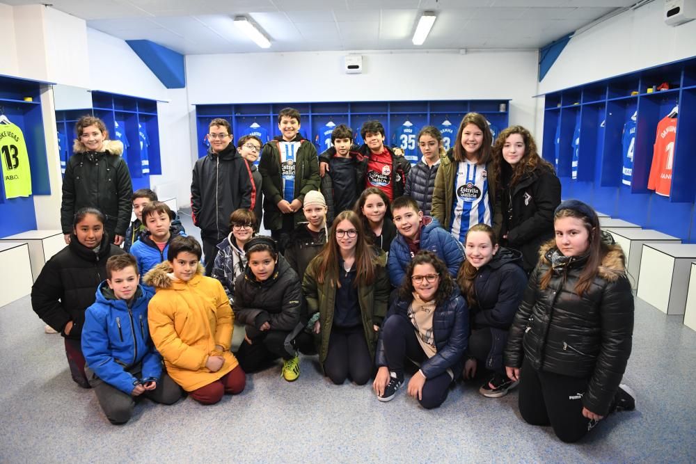 En la nueva sesión de divulgación de 'valores blanquiazuis' entre los escolares de A Coruña y su área metropolitana han participado las jugadoras del Dépor Abanca Alba Merino y Teresa Abelleira.