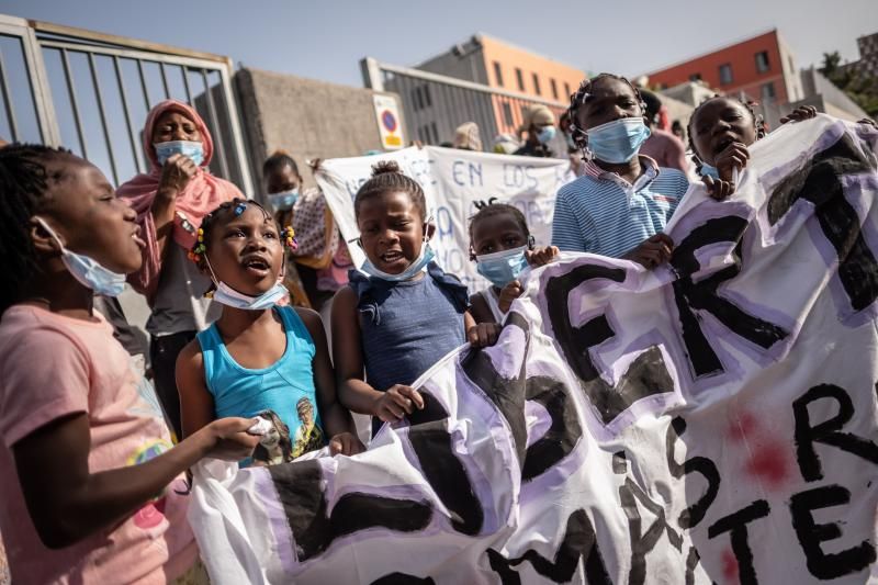 Protesta de los migrantes acogidos en el CAI de Santa Cruz de Tenerife