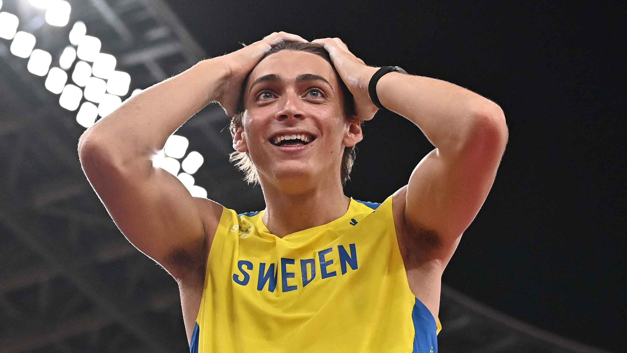 Duplantis ganó su primer oro olímpico y rozó el récord mundial