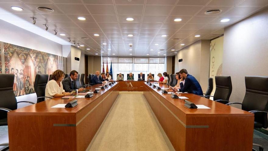 Los diputados de la Asamblea Regional se cogen los viernes libres