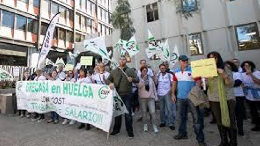 La plantilla de Grecasa, en paro.