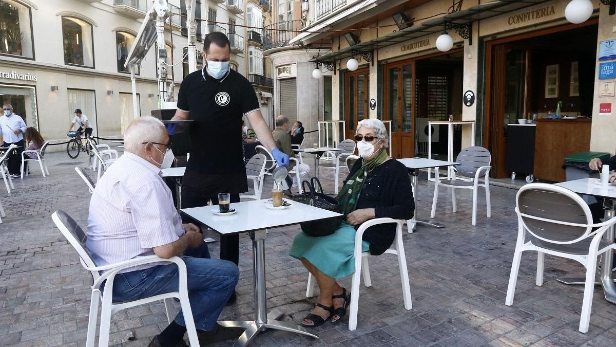 Las terrazas de los bares se podrán abrir al 100% de su aforo a partir del domingo.