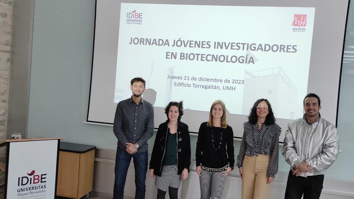 Los investigadores que han participado en la jornada en el IDiBE.