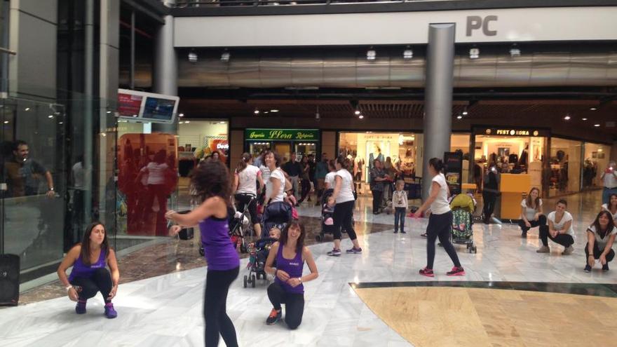 MAMIfit organiza un Flash Mob en un centro comercial de Gijón