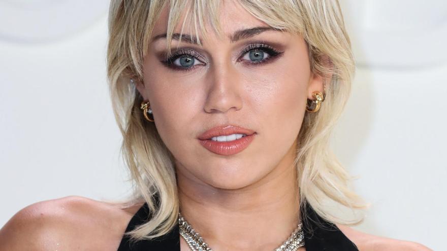 Miley Cyrus con corte de pelo mullet