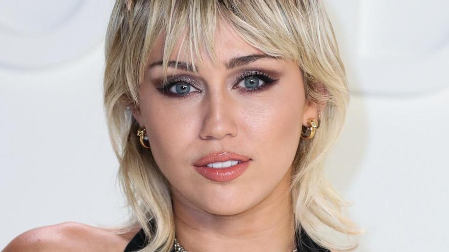 Miley Cyrus con corte de pelo mullet