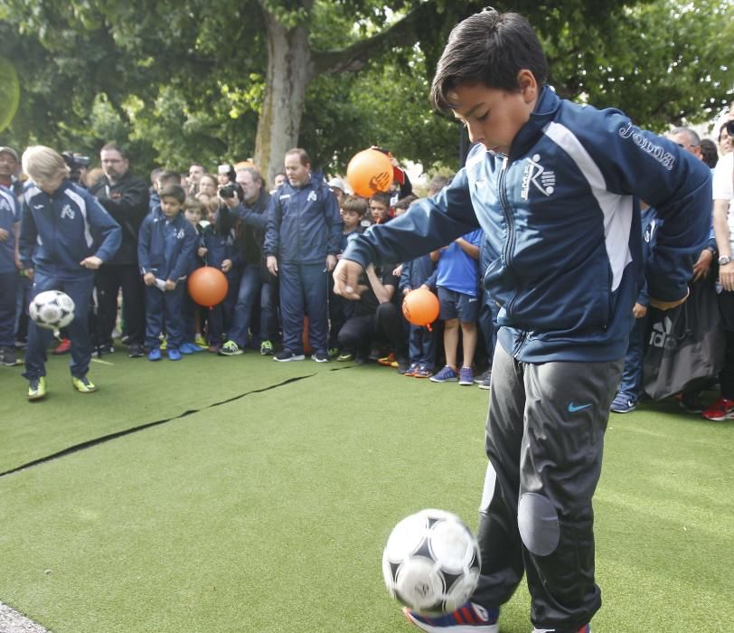 Zaza y Rodrigo con los aficionados en Requena