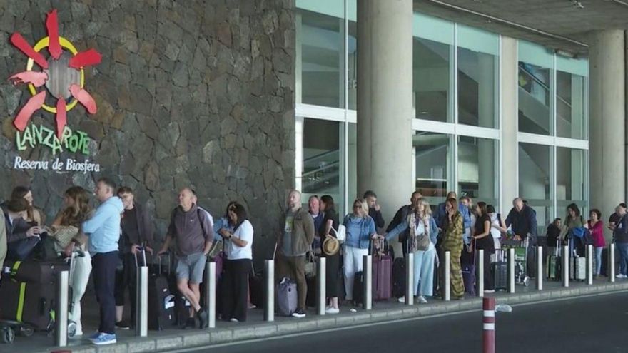 El Cabildo de Lanzarote plantea crear un régimen especial de taxis para el aeropuerto