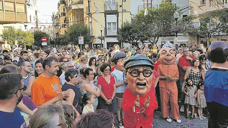 Un multitudinario chupinazo da la bienvenida a la Fira i Festes