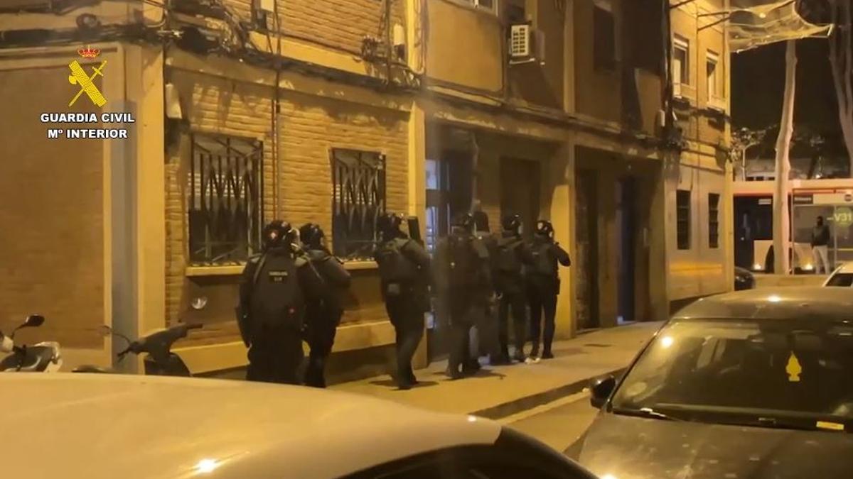 Detenido un hombre en Barcelona por adoctrinamiento yihadista a favor del Estado Islámico