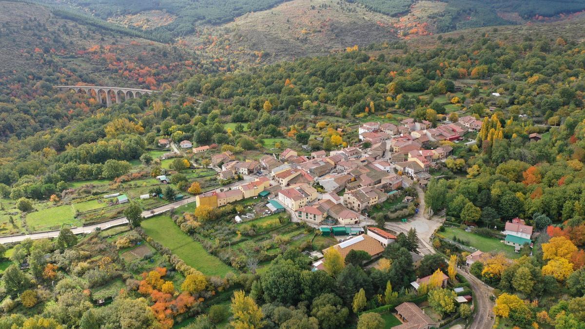 Vista aérea de La Acebeda, pueblo de la sierra de Madrid