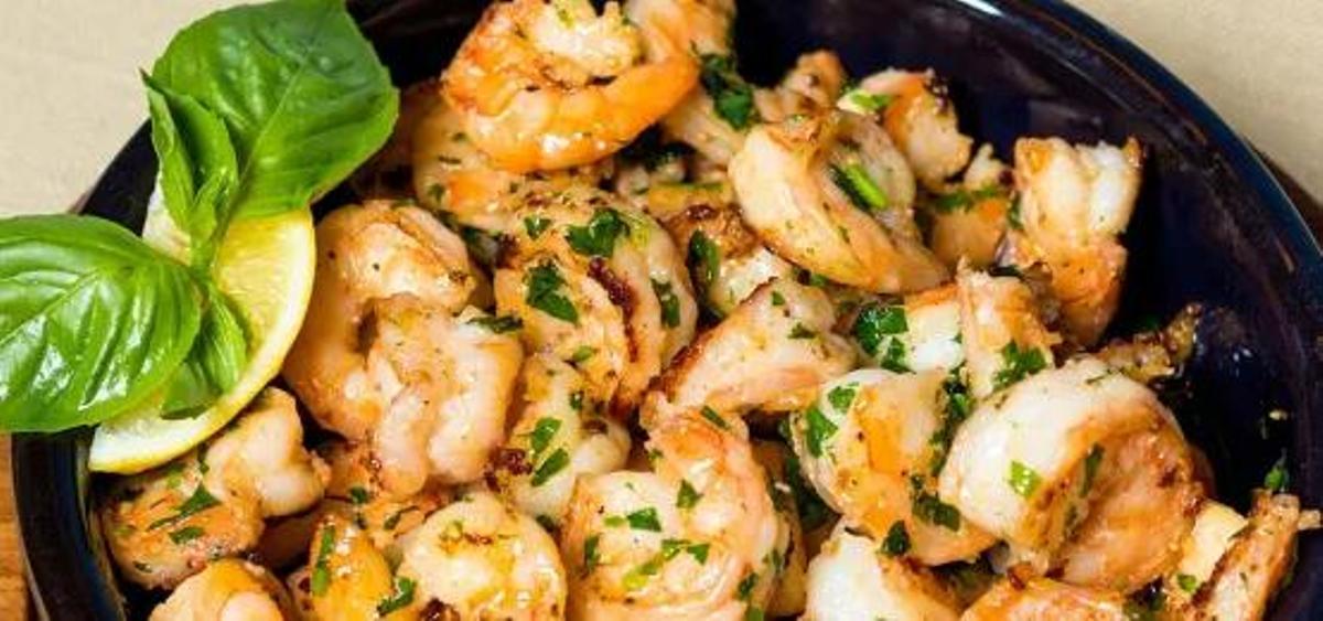 Un plat de gambes a punt per servir