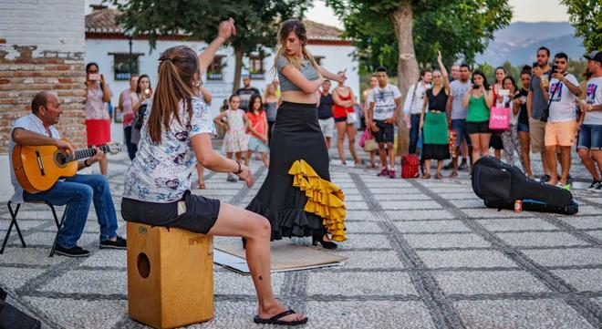 Dancing flamenco in St Nicolas Viewpoint, Granada